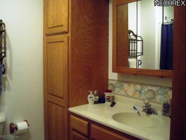 1st floor main bathroom