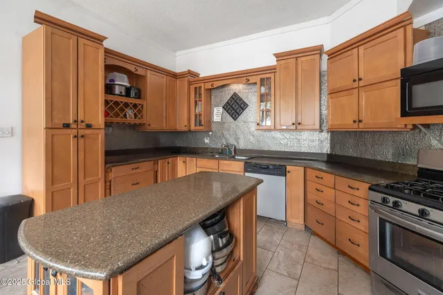 $2,400,000 | 171 Hill Street, Troy, NY 12180