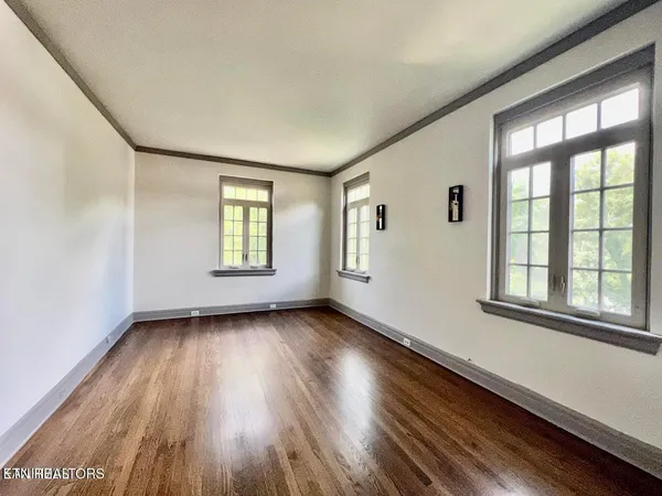 $700,000 | 3061 Kingston Pike, Knoxville, TN 37919