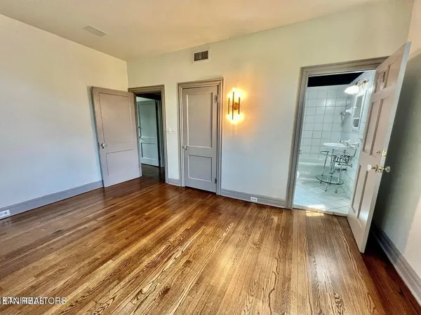$700,000 | 3061 Kingston Pike, Knoxville, TN 37919
