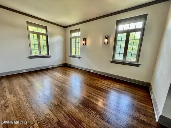 $700,000 | 3061 Kingston Pike, Knoxville, TN 37919