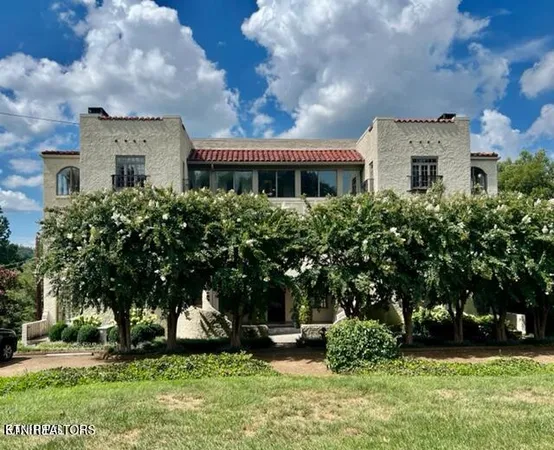 $700,000 | 3061 Kingston Pike, Knoxville, TN 37919