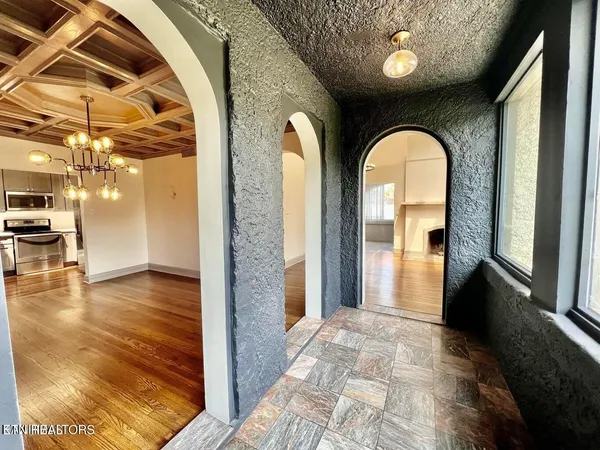 $700,000 | 3061 Kingston Pike, Knoxville, TN 37919