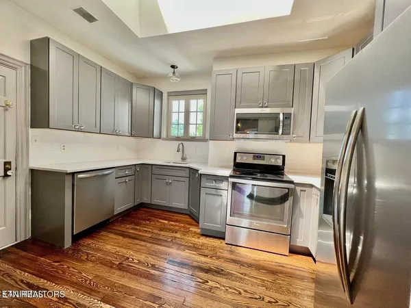 $700,000 | 3061 Kingston Pike, Knoxville, TN 37919