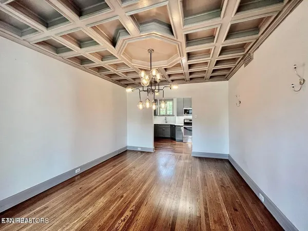 $700,000 | 3061 Kingston Pike, Knoxville, TN 37919