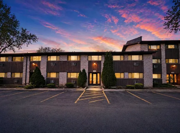 $184,900 | 4436 Arbor Circle, Unit 3, Downers Grove, IL 60515