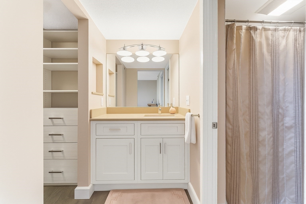 3 Seal Harbor Road, Unit 736 Winthrop, MA 02152 - Photo 23 of 41 a bathroom with a sink vanity and a mirror