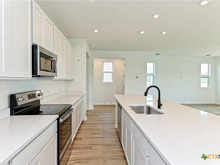 157 Seattle Slew Drive Jarrell, TX 76537 - Photo 18 of 37 Kitchen