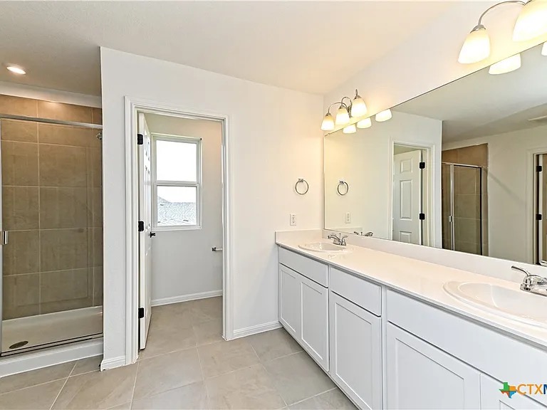 157 Seattle Slew Drive Jarrell, TX 76537 - Photo 23 of 37 Full bath