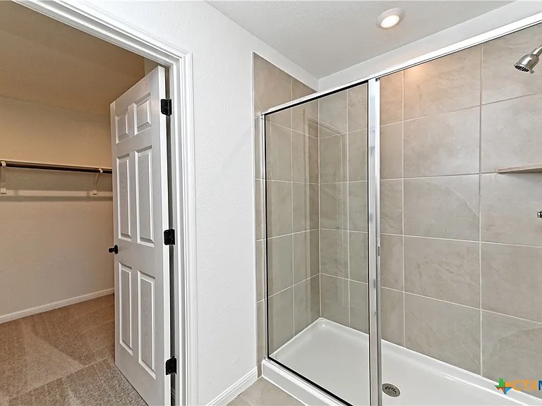 157 Seattle Slew Drive Jarrell, TX 76537 - Photo 24 of 37 Full bathroom