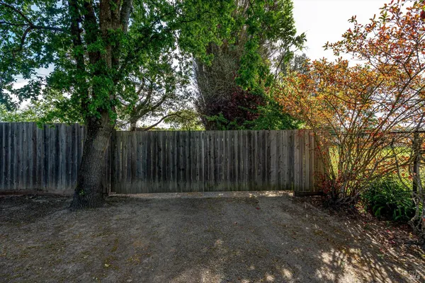 $1,399,000 | 353 Patrick Lane, Windsor, CA 95492