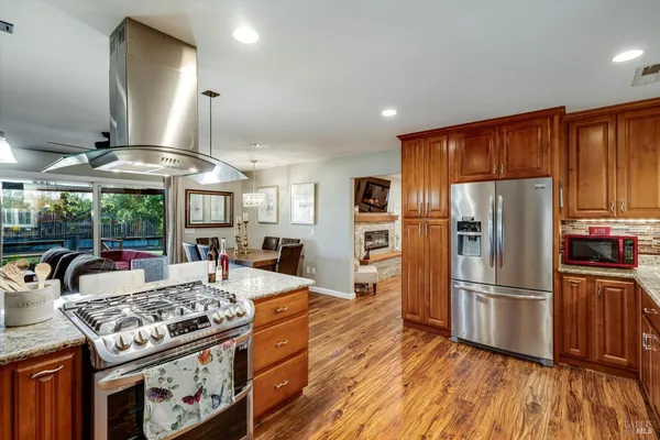$1,399,000 | 353 Patrick Lane, Windsor, CA 95492