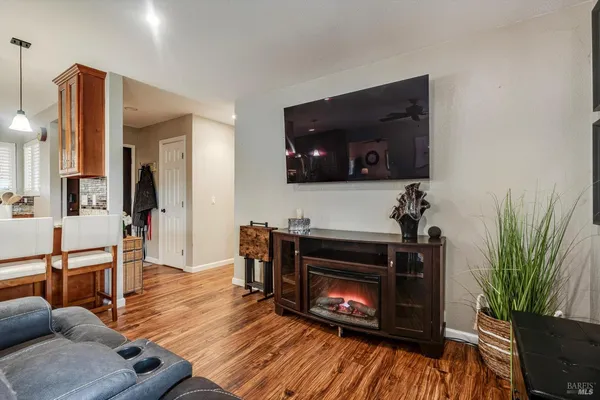 $1,399,000 | 353 Patrick Lane, Windsor, CA 95492