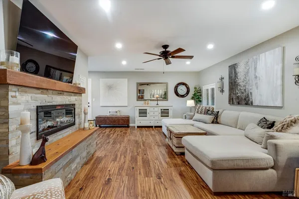 $1,399,000 | 353 Patrick Lane, Windsor, CA 95492