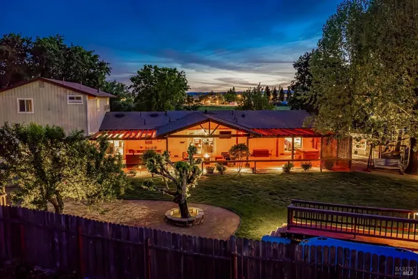 $1,399,000 | 353 Patrick Lane, Windsor, CA 95492