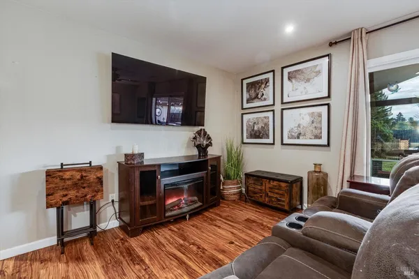 $1,449,000 | 353 Patrick Lane, Windsor, CA 95492