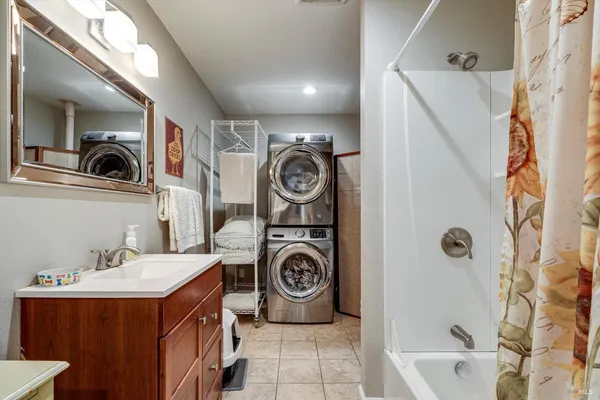 $1,399,000 | 353 Patrick Lane, Windsor, CA 95492
