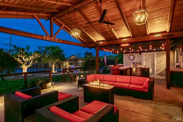 $1,399,000 | 353 Patrick Lane, Windsor, CA 95492