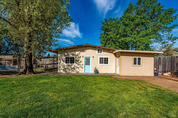 $1,399,000 | 353 Patrick Lane, Windsor, CA 95492