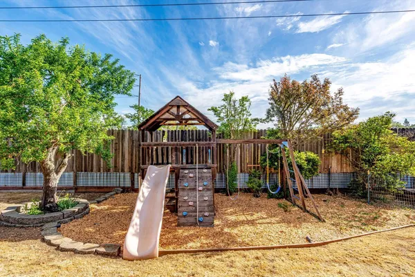 $1,399,000 | 353 Patrick Lane, Windsor, CA 95492