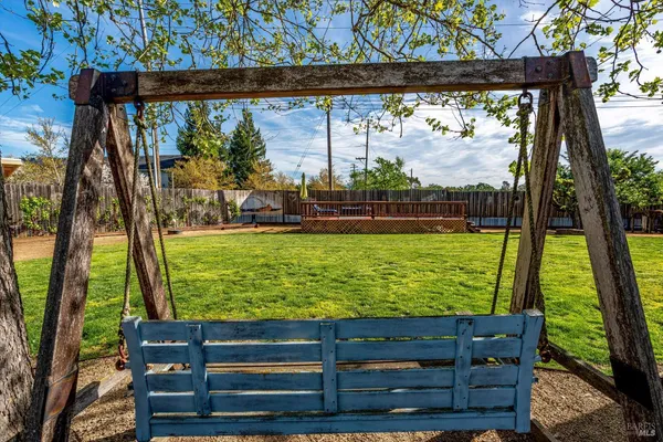 $1,399,000 | 353 Patrick Lane, Windsor, CA 95492