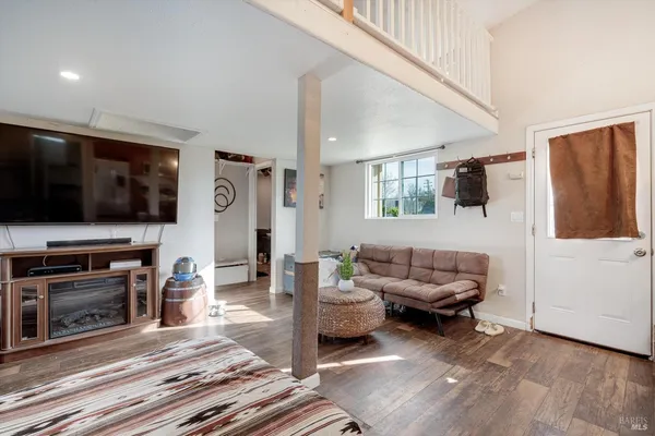$1,449,000 | 353 Patrick Lane, Windsor, CA 95492