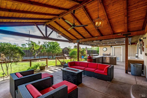 $1,399,000 | 353 Patrick Lane, Windsor, CA 95492