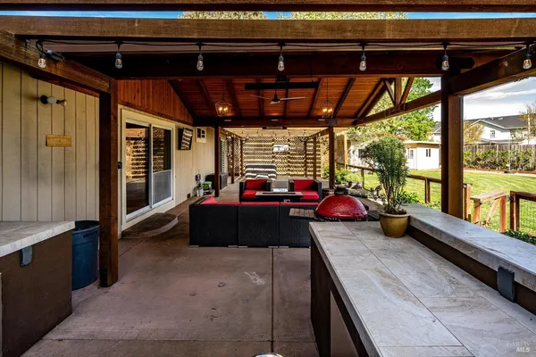 $1,399,000 | 353 Patrick Lane, Windsor, CA 95492