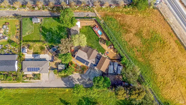 $1,399,000 | 353 Patrick Lane, Windsor, CA 95492