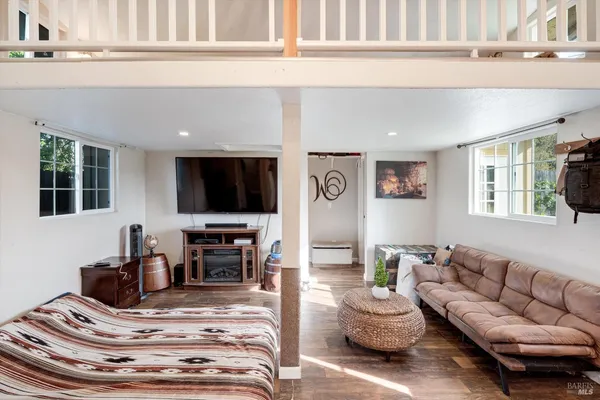 $1,449,000 | 353 Patrick Lane, Windsor, CA 95492