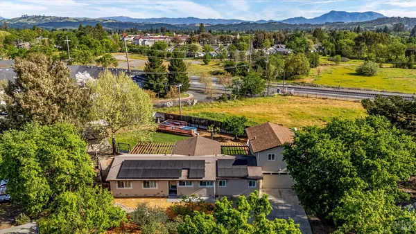 $1,399,000 | 353 Patrick Lane, Windsor, CA 95492