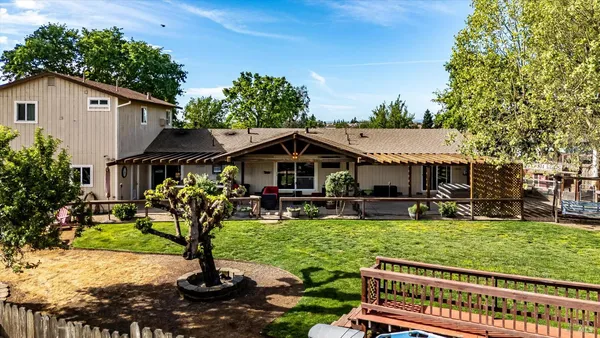 $1,449,000 | 353 Patrick Lane, Windsor, CA 95492