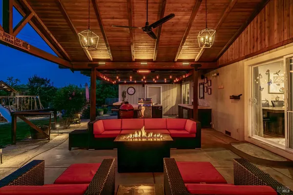 $1,399,000 | 353 Patrick Lane, Windsor, CA 95492