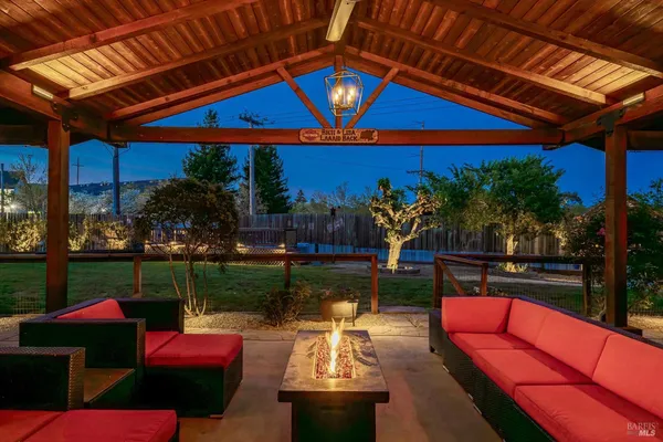 $1,399,000 | 353 Patrick Lane, Windsor, CA 95492