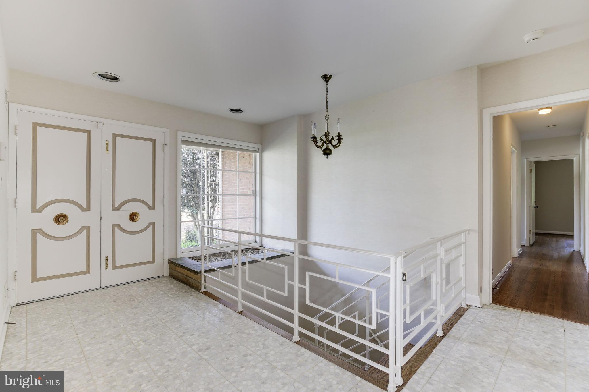 5829 Plainview Road Bethesda, MD 20817 - Photo 2 of 28 Foyer