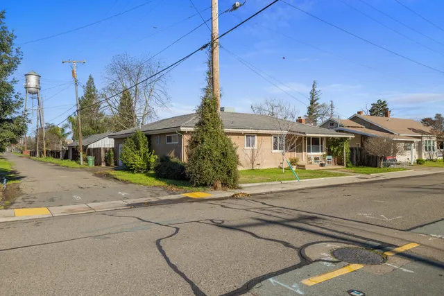 a front view of house with yard