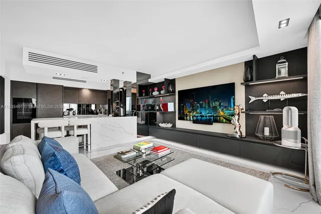 $1,950,000 | 1000 South Pointe Drive, Unit 1706, Miami Beach, FL 33139