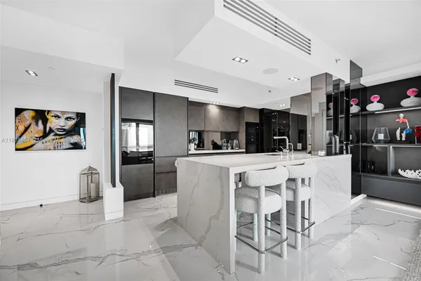 $1,950,000 | 1000 South Pointe Drive, Unit 1706, Miami Beach, FL 33139