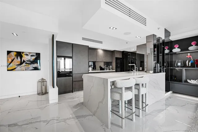 $1,950,000 | 1000 South Pointe Drive, Unit 1706, Miami Beach, FL 33139