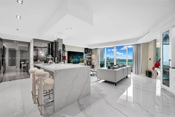 $1,950,000 | 1000 South Pointe Drive, Unit 1706, Miami Beach, FL 33139