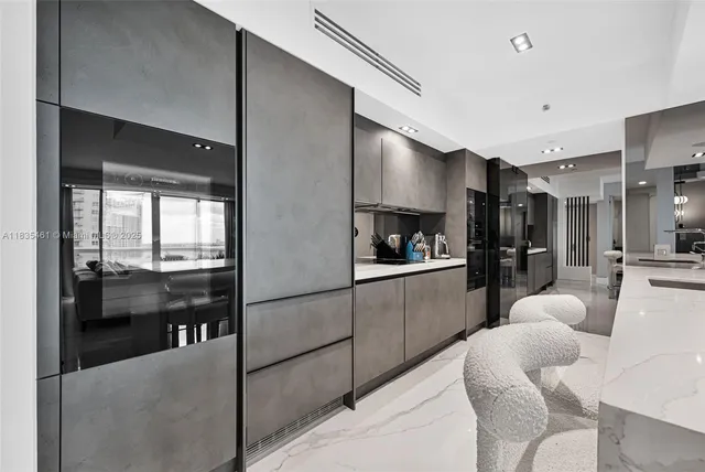 $1,950,000 | 1000 South Pointe Drive, Unit 1706, Miami Beach, FL 33139