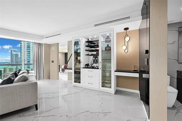 $1,950,000 | 1000 South Pointe Drive, Unit 1706, Miami Beach, FL 33139