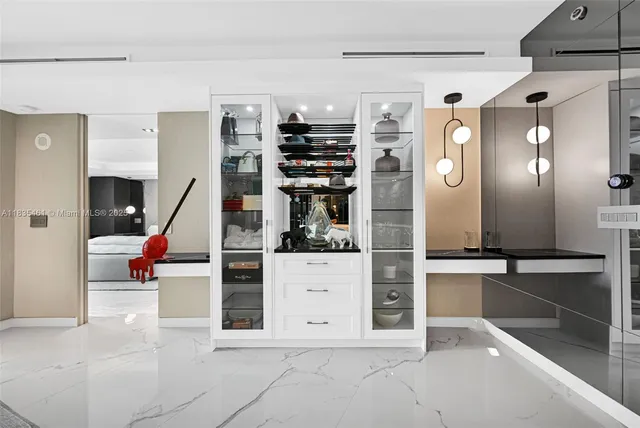 $1,950,000 | 1000 South Pointe Drive, Unit 1706, Miami Beach, FL 33139