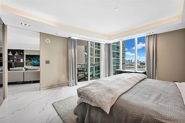 $1,950,000 | 1000 South Pointe Drive, Unit 1706, Miami Beach, FL 33139