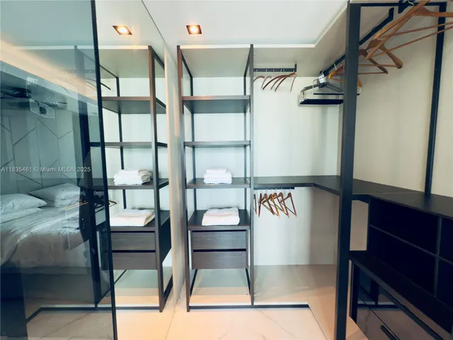 $1,950,000 | 1000 South Pointe Drive, Unit 1706, Miami Beach, FL 33139