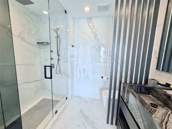 $1,950,000 | 1000 South Pointe Drive, Unit 1706, Miami Beach, FL 33139