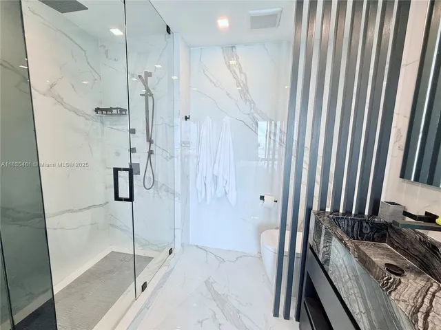 $1,950,000 | 1000 South Pointe Drive, Unit 1706, Miami Beach, FL 33139