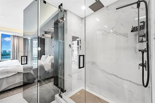 $1,950,000 | 1000 South Pointe Drive, Unit 1706, Miami Beach, FL 33139