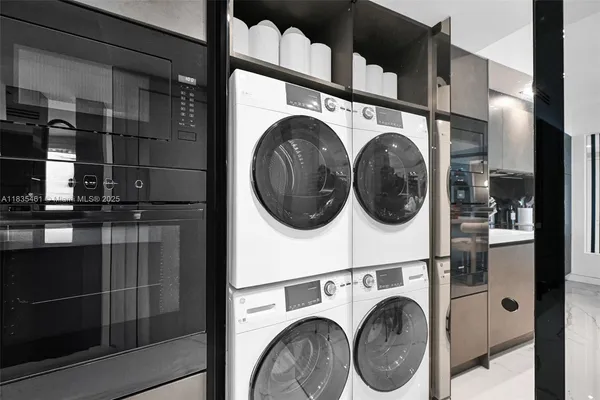 $1,950,000 | 1000 South Pointe Drive, Unit 1706, Miami Beach, FL 33139