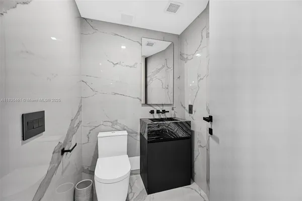 $1,950,000 | 1000 South Pointe Drive, Unit 1706, Miami Beach, FL 33139